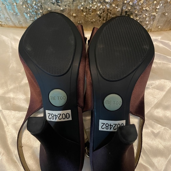 Me Too Rich Brown Satin Peep Toe 4" Heels Size 7M - Picture 9 of 9